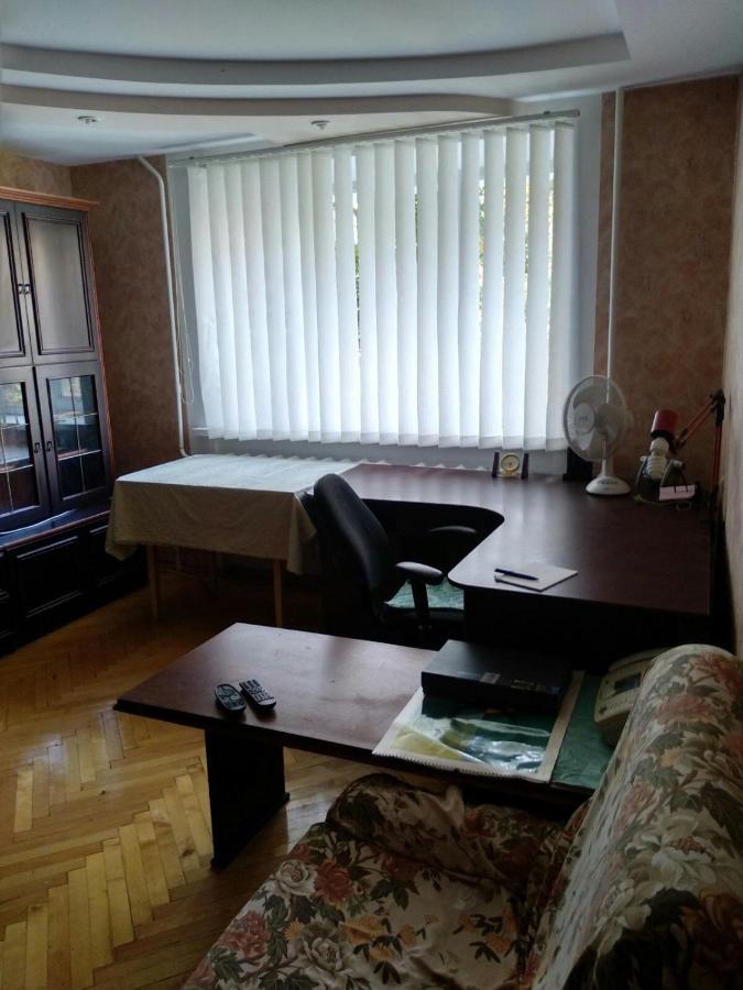 4-X Apartments Center Wi-Fi С 3-Мя Спальнями 95М2 TTchernihiv Extérieur photo